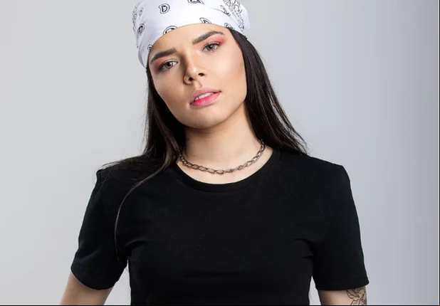 Maria Clara sofre acidente durante show na virada de ano