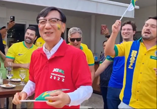 Embaixador coreano viraliza na web