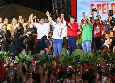 Wellington Dias em discurso na Arena do Povo