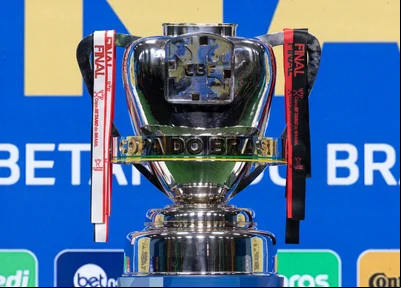 Troféu da Copa do Brasil que será disputada entre São Paulo e Flamengo