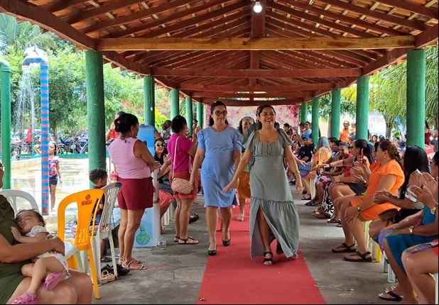 Houve também desfiles das mulheres