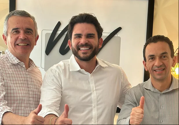 Dr. Marcus Vinícius se reuniu com secretários em Floriano
