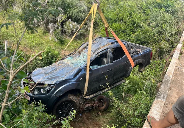 Frontier caiu da ponte na PI 111