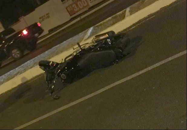 Homem de 31 anos morre após colidir moto em árvore na Dom Severino
