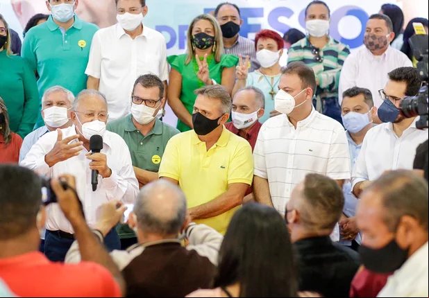 Dr. Pessoa discursa durante lançamento de sua candidatura à Prefeitura de Teresina
