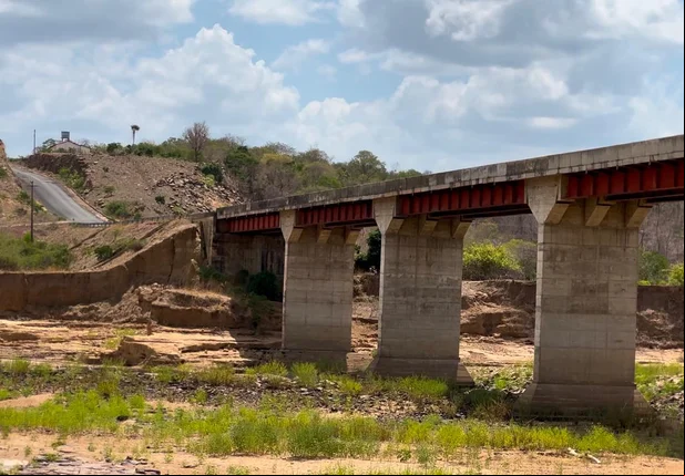 Moradores denunciam estrutura de ponte sobre o Rio Poti em Alto Longá
